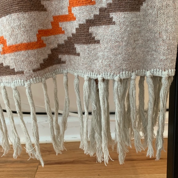 LF Printed Slouchy Cardigan With Fringe - Picture 3 of 4